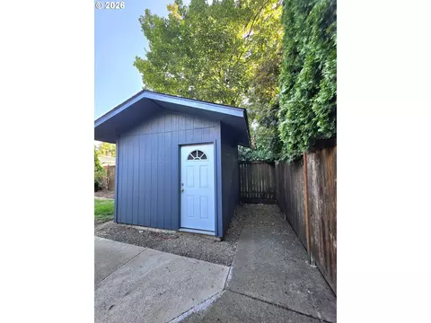 Exterior - 2916 Elysium Ave, Eugene, OR 97401 photo 4 of 6