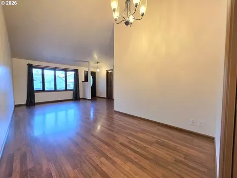 Living - 2916 Elysium Ave, Eugene, OR 97401 photo 3 of 8