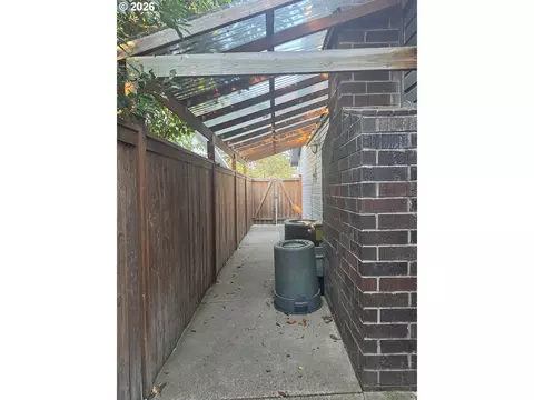 Exterior - 2916 Elysium Ave, Eugene, OR 97401 photo 5 of 6