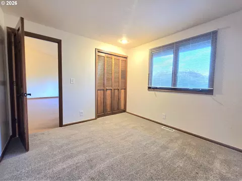 Bedroom - 2916 Elysium Ave, Eugene, OR 97401 photo 6 of 8