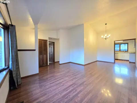 Living - 2916 Elysium Ave, Eugene, OR 97401 photo 4 of 8