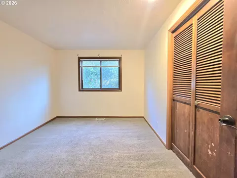Bedroom - 2916 Elysium Ave, Eugene, OR 97401 photo 7 of 8