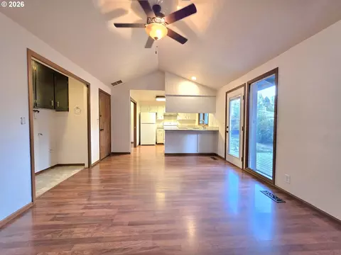 Living - 2916 Elysium Ave, Eugene, OR 97401 photo 8 of 8
