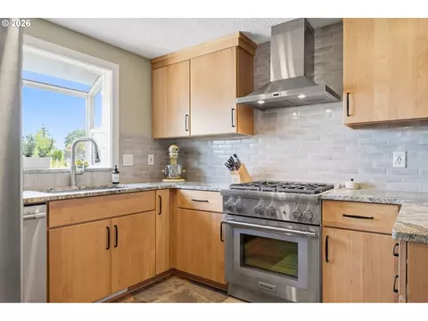 Kitchen - 1418 NW 30th Ave, Camas, WA 98607 photo 3 of 5