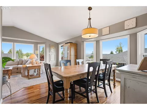 Dining - 1418 NW 30th Ave, Camas, WA 98607 photo 1 of 3
