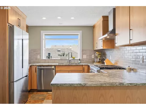 Kitchen - 1418 NW 30th Ave, Camas, WA 98607 photo 4 of 5
