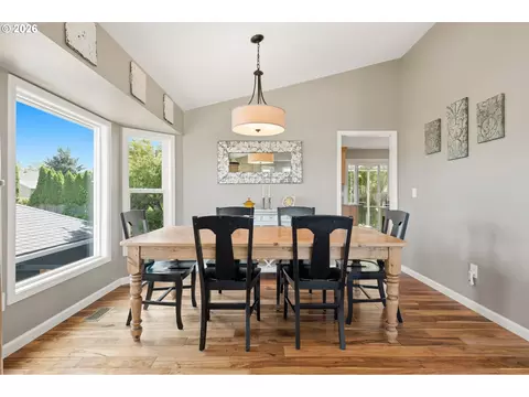 Dining - 1418 NW 30th Ave, Camas, WA 98607 photo 2 of 3