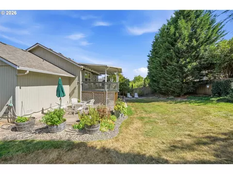 Exterior - 1418 NW 30th Ave, Camas, WA 98607 photo 10 of 14