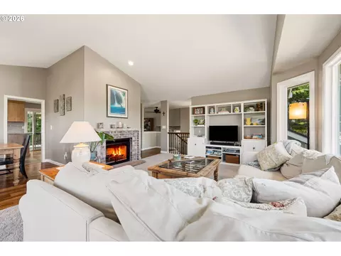 Living - 1418 NW 30th Ave, Camas, WA 98607 photo 4 of 8