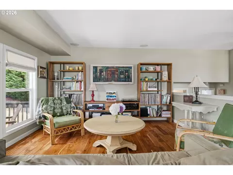 Living - 1418 NW 30th Ave, Camas, WA 98607 photo 6 of 8