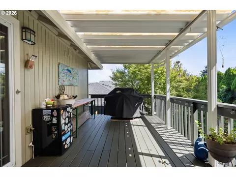 Exterior - 1418 NW 30th Ave, Camas, WA 98607 photo 5 of 14