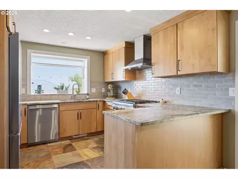Kitchen - 1418 NW 30th Ave, Camas, WA 98607 photo 2 of 5