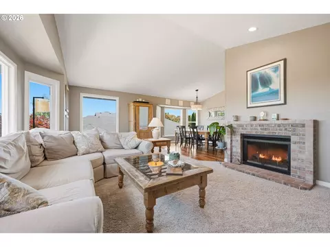 Living - 1418 NW 30th Ave, Camas, WA 98607 photo 2 of 8