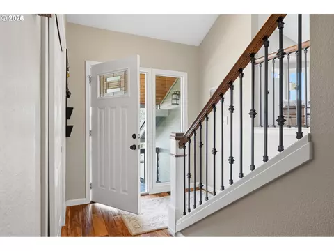 Entry Way - 1418 NW 30th Ave, Camas, WA 98607 photo 2 of 3