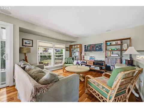 Living - 1418 NW 30th Ave, Camas, WA 98607 photo 5 of 8