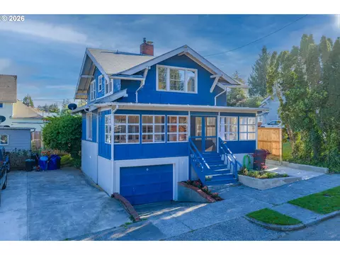 1131 Commercial Ave, Coos Bay, OR 97420