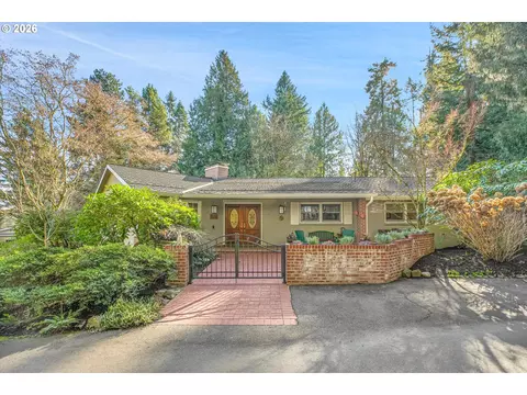 1856 Glenmorrie Ter, Lake Oswego, OR 97034