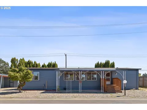 2902 E 2nd St #110, Newberg, OR 97132