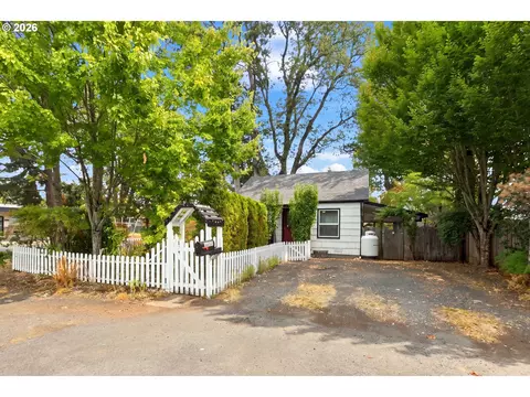 88159 4th St, Veneta, OR 97487