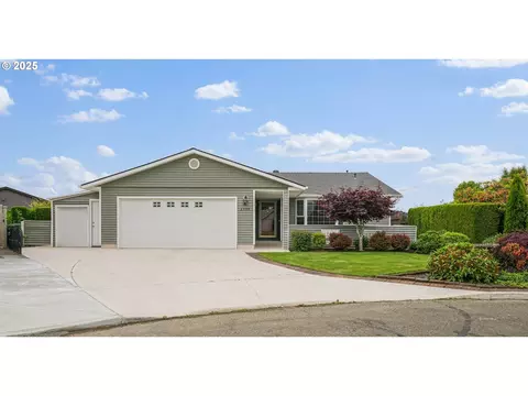 2400 Santiam Dr W, Woodburn, OR 97071