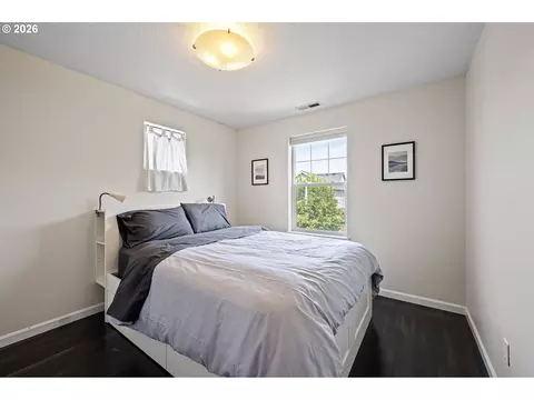 Bedroom - 1876 Heath Dr, Eugene, OR 97402 photo 5 of 8