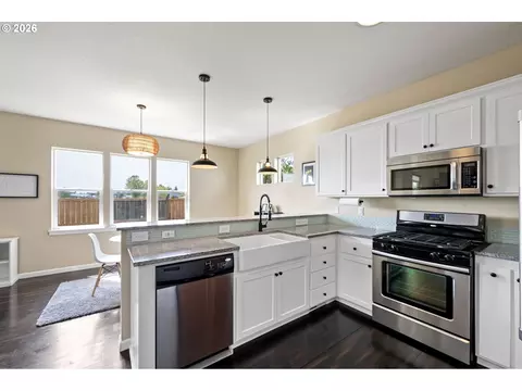 Kitchen - 1876 Heath Dr, Eugene, OR 97402 photo 3 of 4