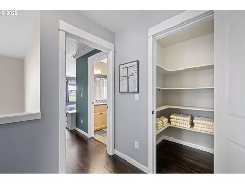 Entry Way - 1876 Heath Dr, Eugene, OR 97402 photo 6 of 9