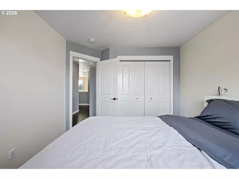 Bedroom - 1876 Heath Dr, Eugene, OR 97402 photo 6 of 8