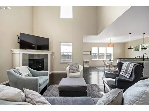Living - 1876 Heath Dr, Eugene, OR 97402 photo 1 of 1