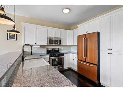 Kitchen - 1876 Heath Dr, Eugene, OR 97402 photo 2 of 4
