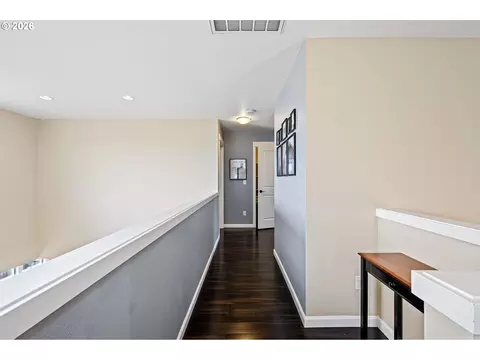Entry Way - 1876 Heath Dr, Eugene, OR 97402 photo 5 of 9