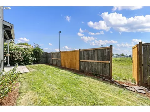 Exterior - 1876 Heath Dr, Eugene, OR 97402 photo 7 of 9