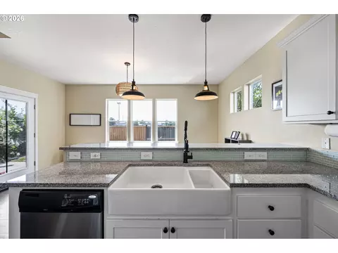 Kitchen - 1876 Heath Dr, Eugene, OR 97402 photo 4 of 4
