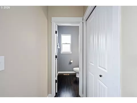 Entry Way - 1876 Heath Dr, Eugene, OR 97402 photo 2 of 9