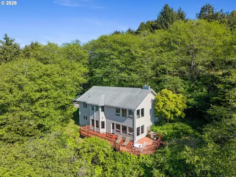 690 S 3rd Ave, Rockaway Beach, OR 97136