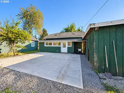 Exterior - 850 Centennial Blvd, Springfield, OR 97477 photo 3 of 6