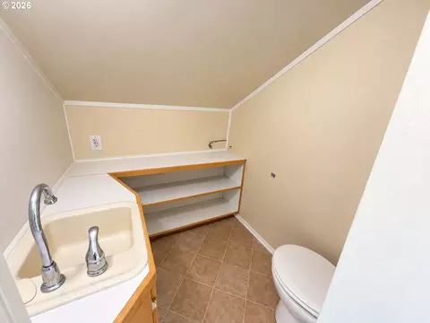 Bath - 850 Centennial Blvd, Springfield, OR 97477 photo 2 of 3