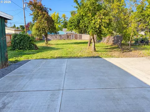 Exterior - 850 Centennial Blvd, Springfield, OR 97477 photo 2 of 6