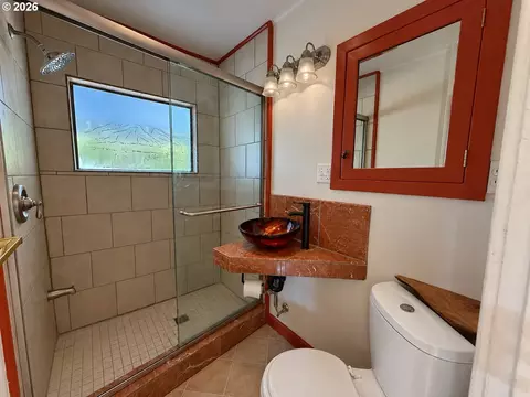 Bath - 850 Centennial Blvd, Springfield, OR 97477 photo 1 of 3