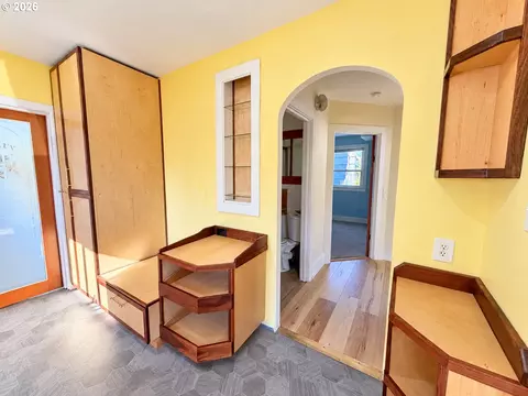 Entry Way - 850 Centennial Blvd, Springfield, OR 97477 photo 2 of 3