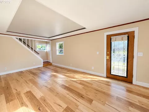 Living - 850 Centennial Blvd, Springfield, OR 97477 photo 1 of 2