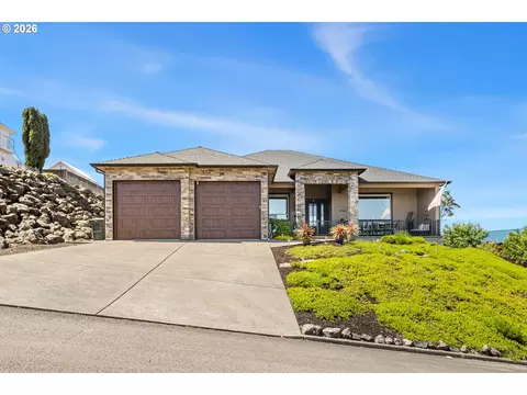 2960 NW Stacie Ct, Roseburg, OR 97471