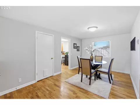 Dining - 1090 Corydon St, Eugene, OR 97401 photo 2 of 4