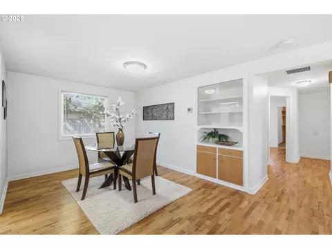 Dining - 1090 Corydon St, Eugene, OR 97401 photo 4 of 4