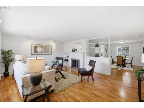 Living - 1090 Corydon St, Eugene, OR 97401 photo 1 of 5