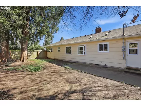 Exterior - 1090 Corydon St, Eugene, OR 97401 photo 6 of 11