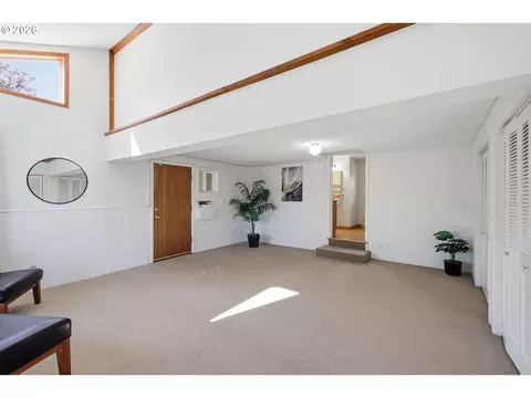 Living - 1090 Corydon St, Eugene, OR 97401 photo 5 of 5