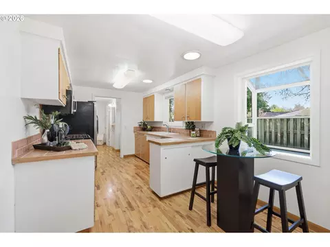 Kitchen - 1090 Corydon St, Eugene, OR 97401 photo 1 of 5