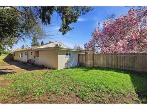 Exterior - 1090 Corydon St, Eugene, OR 97401 photo 11 of 11