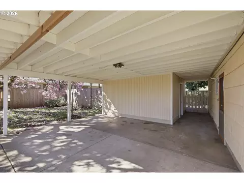 Exterior - 1090 Corydon St, Eugene, OR 97401 photo 4 of 11